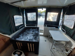 Escapade en Bateau avec terrasse et SPA privé